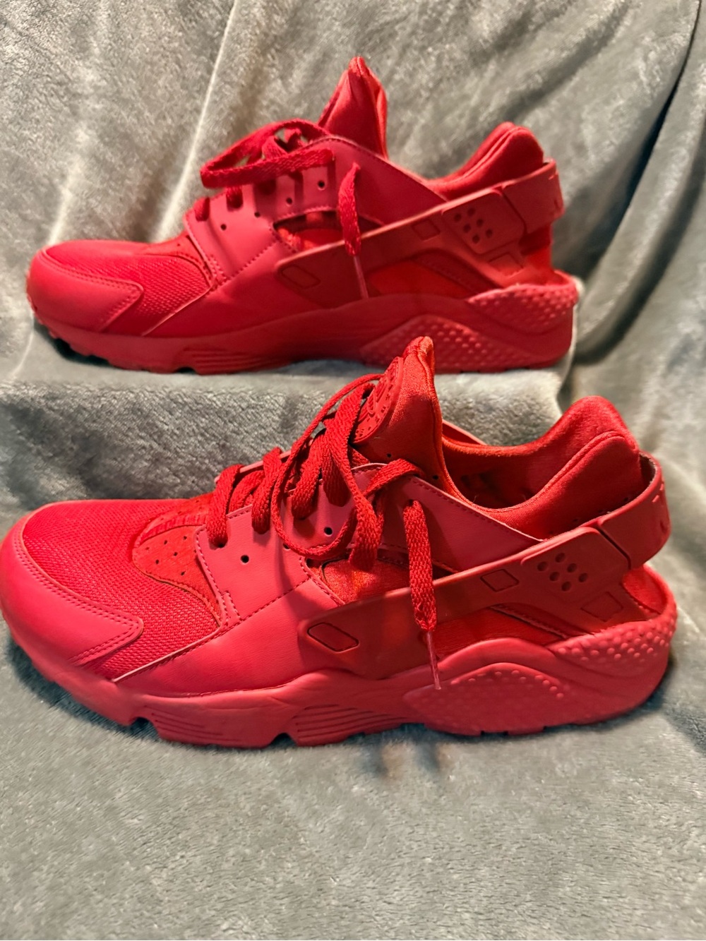 Men’s Nike Hurache  Bold Red Athletic Sneakers with Cushioned Support